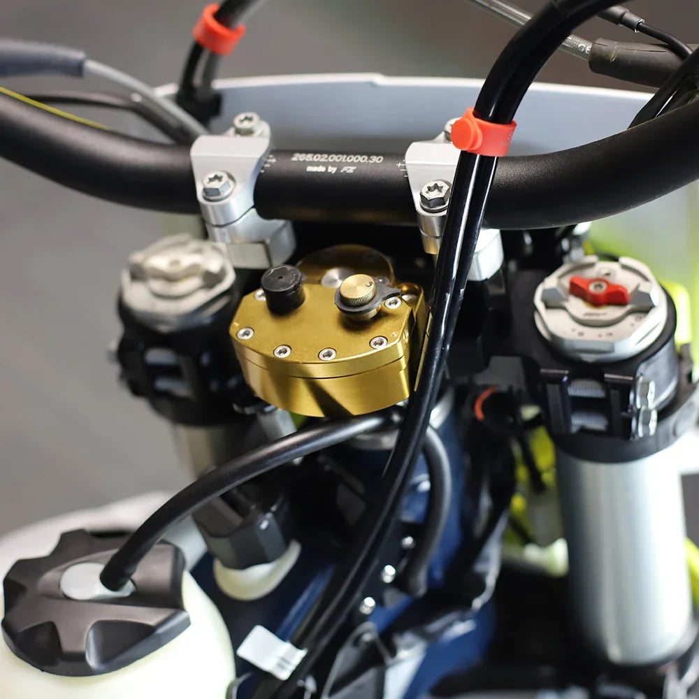 Adjustable Universal Motorcycle Steering Damper Stabilizer For  HONDA SUZUKI YAMAHA XL750 MT09 MT07 MT03 NC700 GSX1300 XR125 CBR